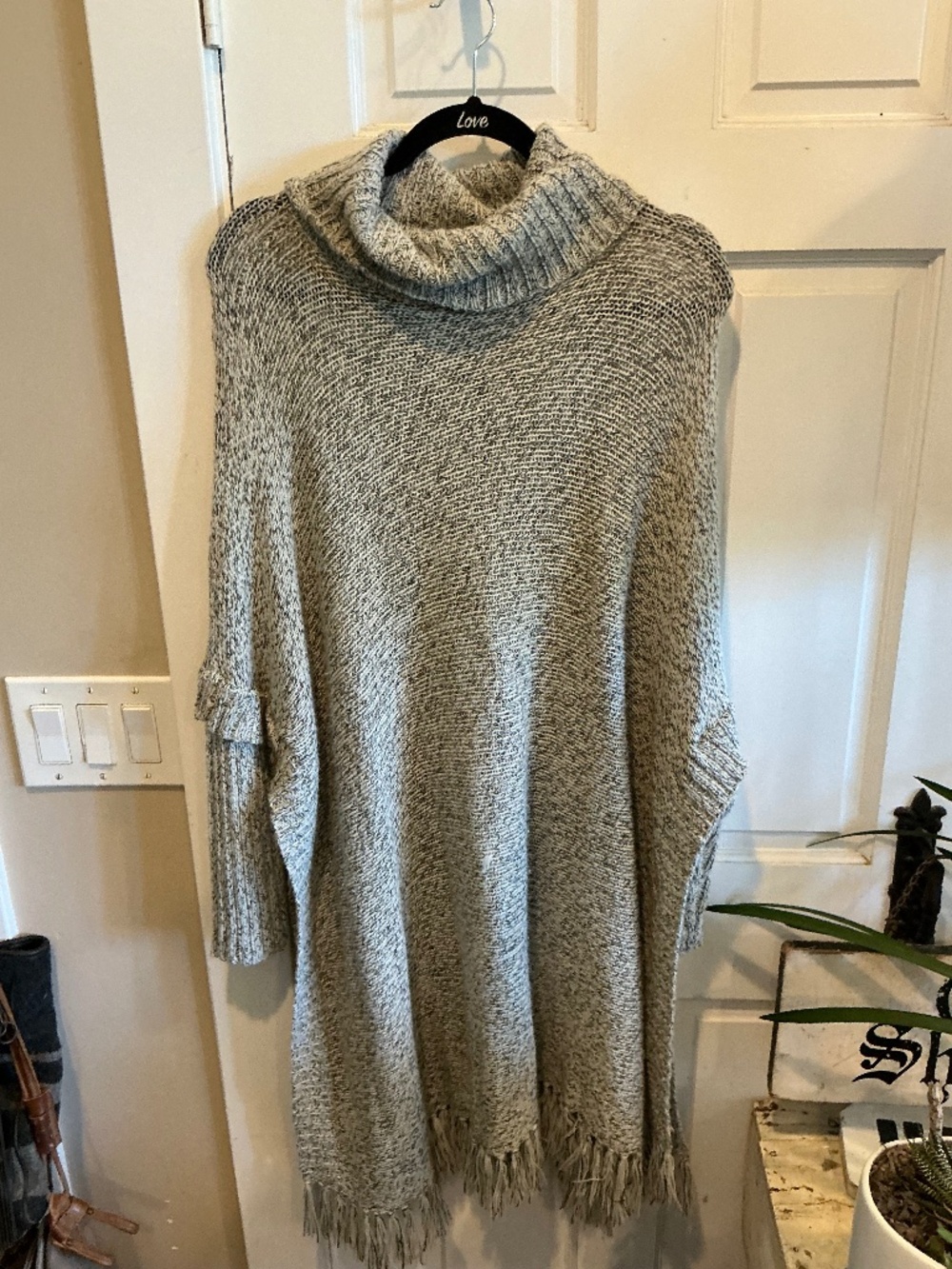 RDI pullover sweater with tapered sleeves. Mint condition!  Sized m/l but OSFM!